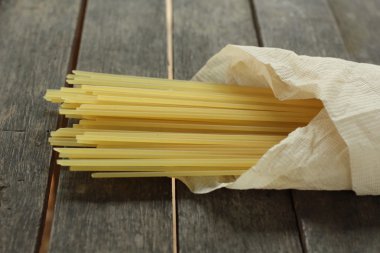 pişmemiş spagetti