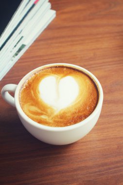 Vintage latte sanat kitapları ile kahve