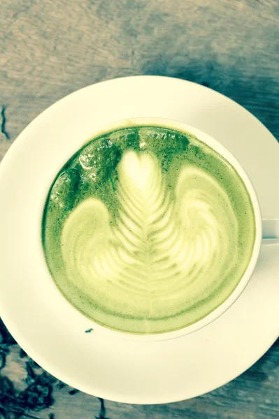 绿色茶和牛奶 — 图库照片