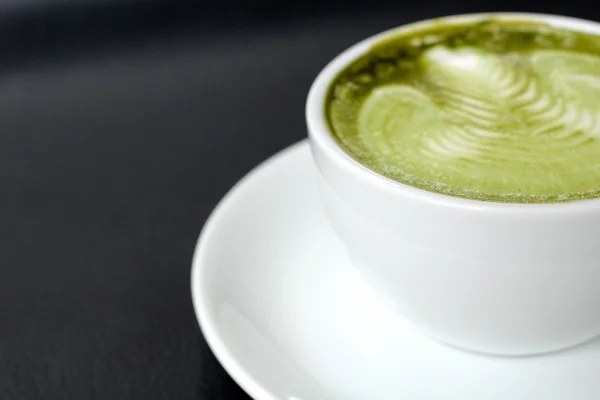 Grüner Tee und Milch — Stockfoto