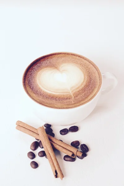 Kopi latte antik dengan kayu manis — Stok Foto