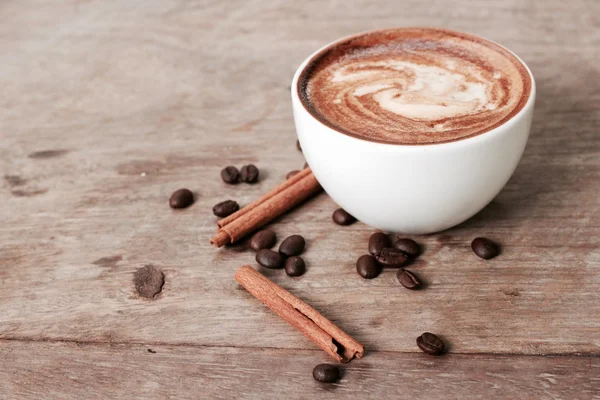 Café vintage latte art à la cannelle — Photo