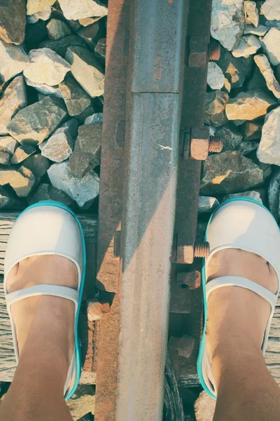 Селфи кроссовок на вокзале — стоковое фото