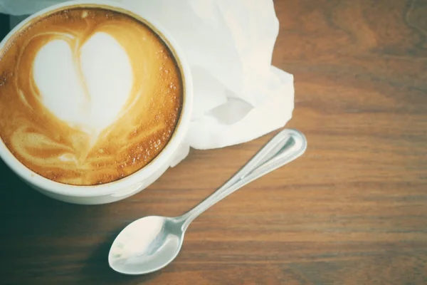 Vintage latte kunstkaffe – stockfoto