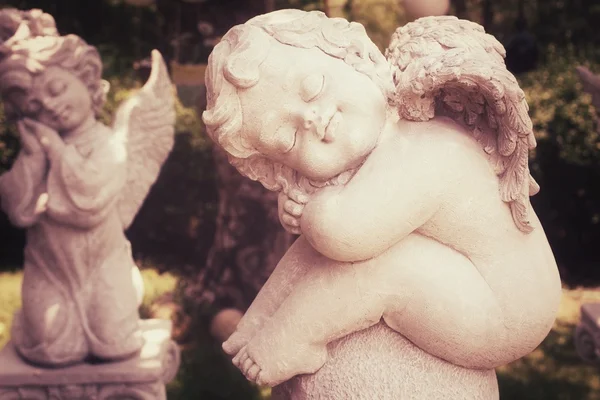 Escultura de Cupido Vintage —  Fotos de Stock