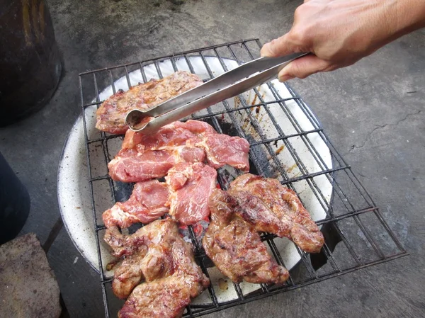 Steak de boeuf sur le gril — Photo