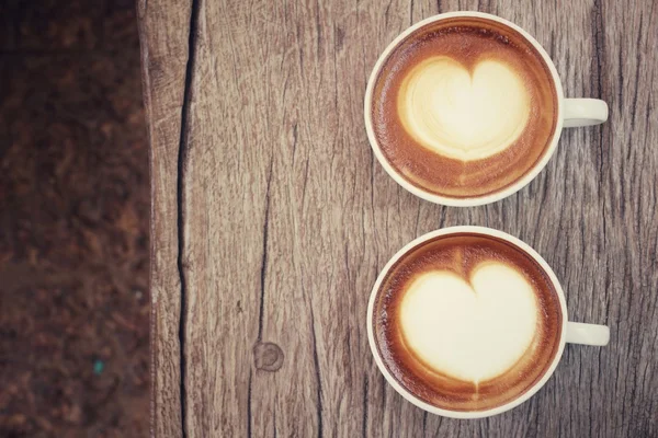 Två koppar kaffe latte art — Stockfoto