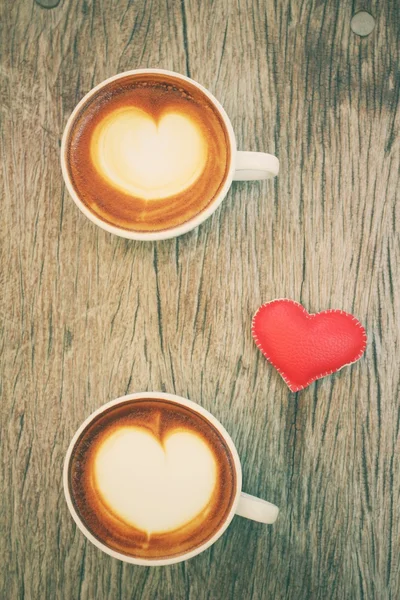 Twee kopjes latte art koffie — Stockfoto