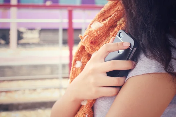 Woman with smart phone — Stock Photo, Image