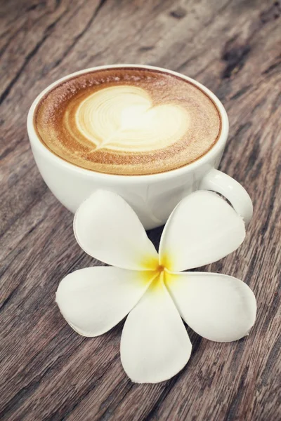 Vintage latte art coffee with flower — Stock Photo, Image