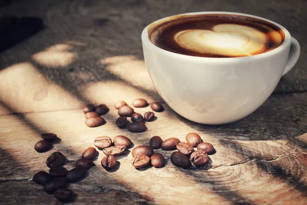 Ročník latte art káva se stínem — Stock fotografie