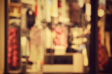 Alışveriş Merkezi geceleri bulanık