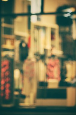 Alışveriş Merkezi geceleri bulanık