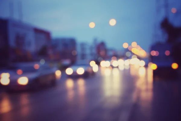 Offuscata di auto in città di notte — Foto Stock