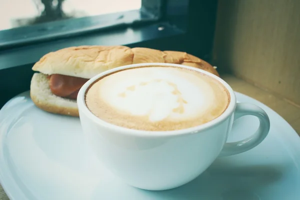 Café latte vintage avec hot dog fast food — Photo