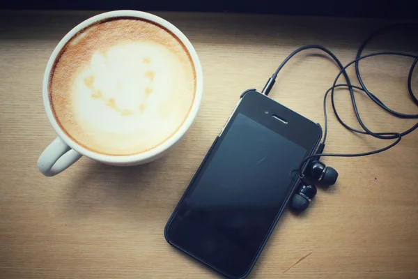 Café avec smartphone — Photo