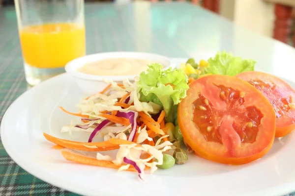 Salada com maionese — Fotografia de Stock