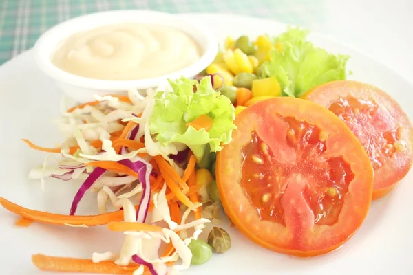 Salada com maionese — Fotografia de Stock