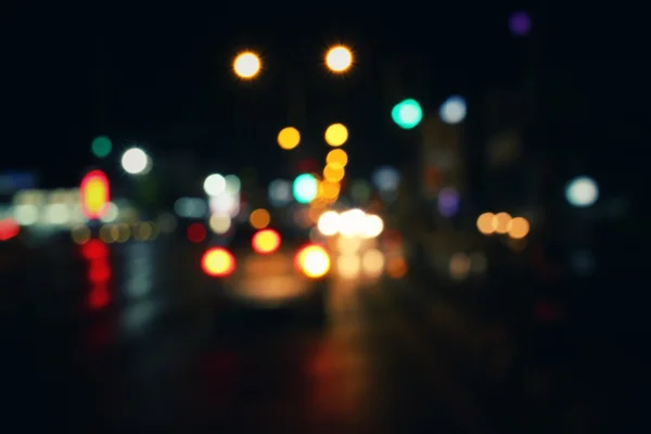 Auto nachts in der Stadt verschwommen — Stockfoto