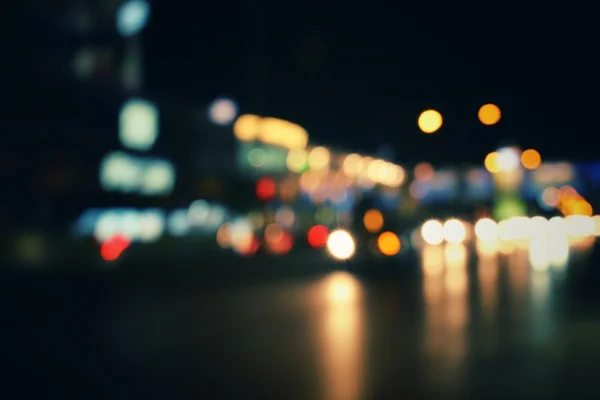 Difuminado de coche en la ciudad por la noche — Foto de Stock