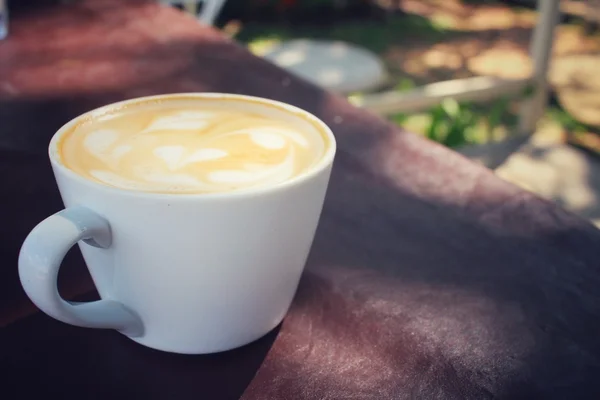 Vintage latte art koffie — Stockfoto