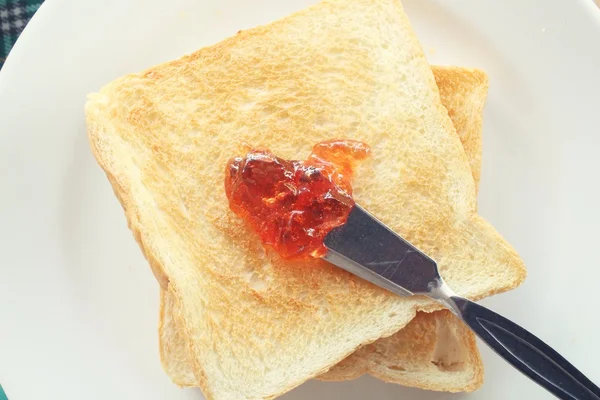 Slice toast bread with strawberry jam — Stock Photo, Image