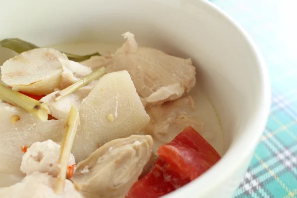 Soupe thaïlandaise Tom Kha Gai - Poulet au lait de coco — Photo