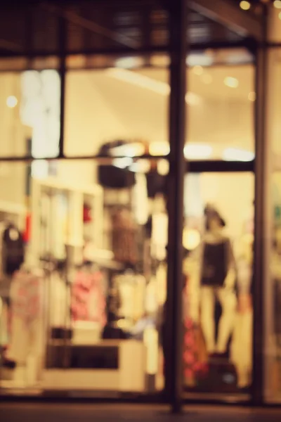 Desfocado de shopping center à noite — Fotografia de Stock