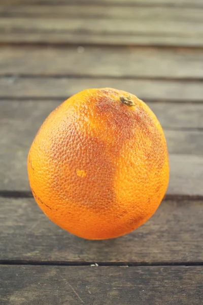 Oranžové plody napadené hnilobou — Stock fotografie