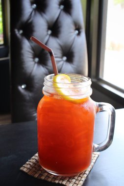 buzlu çay limon bir jar