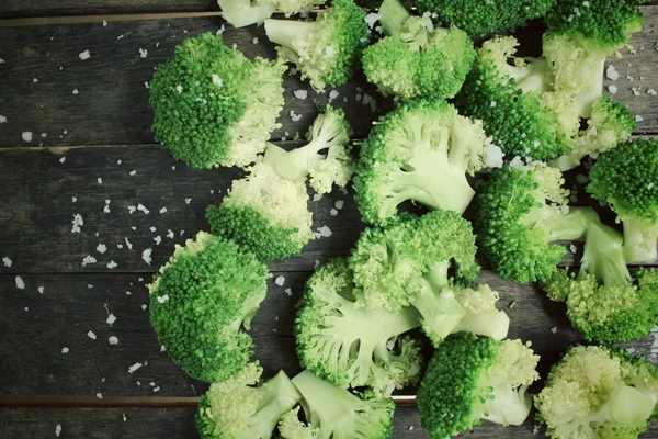 Brokoli dengan garam — Stok Foto