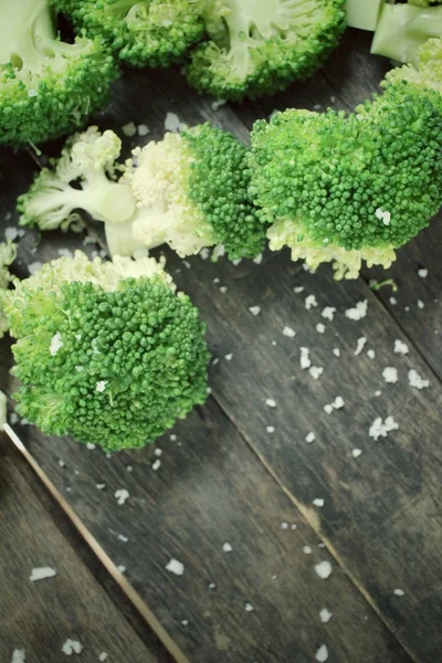 Broccoli met zout — Stockfoto