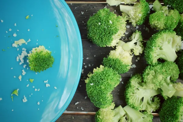 Broccoli met zout — Stockfoto