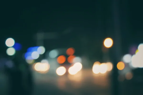 Embaçado de carro na cidade à noite — Fotografia de Stock