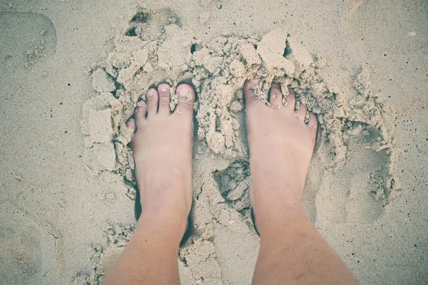 Pés na praia — Fotografia de Stock