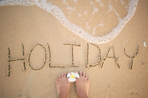 Selfie of word holiday written in sand on beach — Stock Photo, Image