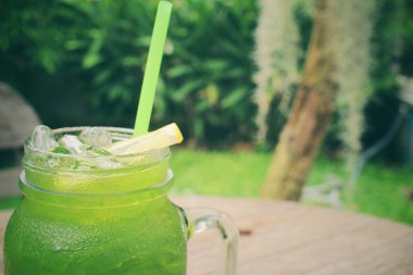 buz bir jar limonlu yeşil çay