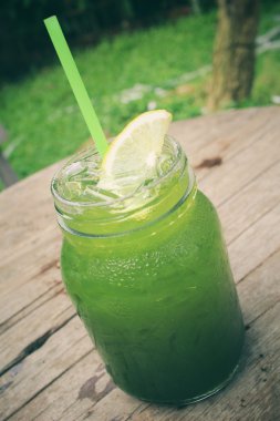 buz bir jar limonlu yeşil çay