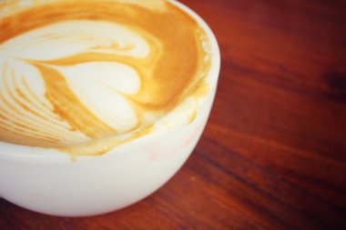 Klasik latte sanat kahvesi.