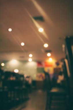 Restoran gece bulanık