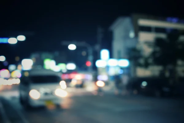 Θολή του αυτοκινήτου στην πόλη τη νύχτα — Φωτογραφία Αρχείου