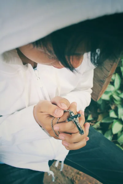 Hands praying with cross — Stock Photo, Image