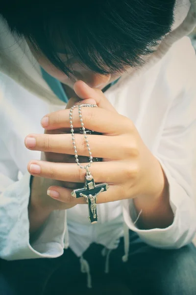 Hands praying with cross — Stock Photo, Image