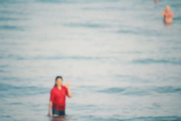 海の上で泳ぎのぼやけ — ストック写真