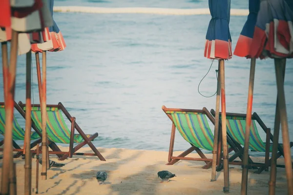 Strandstoelen en parasol — Stockfoto