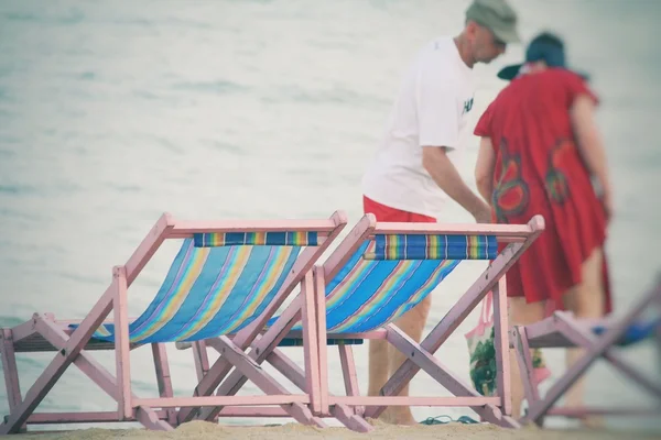 Sedie da spiaggia e ombrellone — Foto Stock