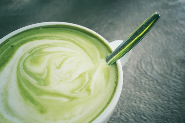 Grüner Tee und Milch — Stockfoto