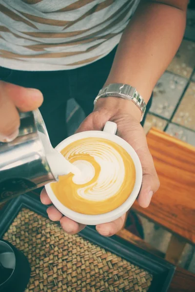 Vintage latte art coffee with barista — Stock Photo, Image