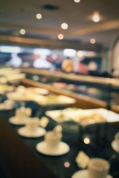 Desfocado de restaurante com comida — Fotografia de Stock