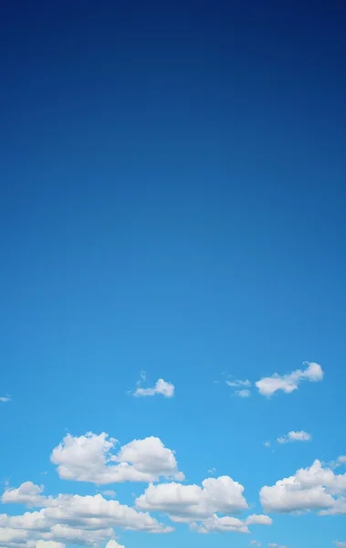 Nubes en el cielo azul. —  Fotos de Stock